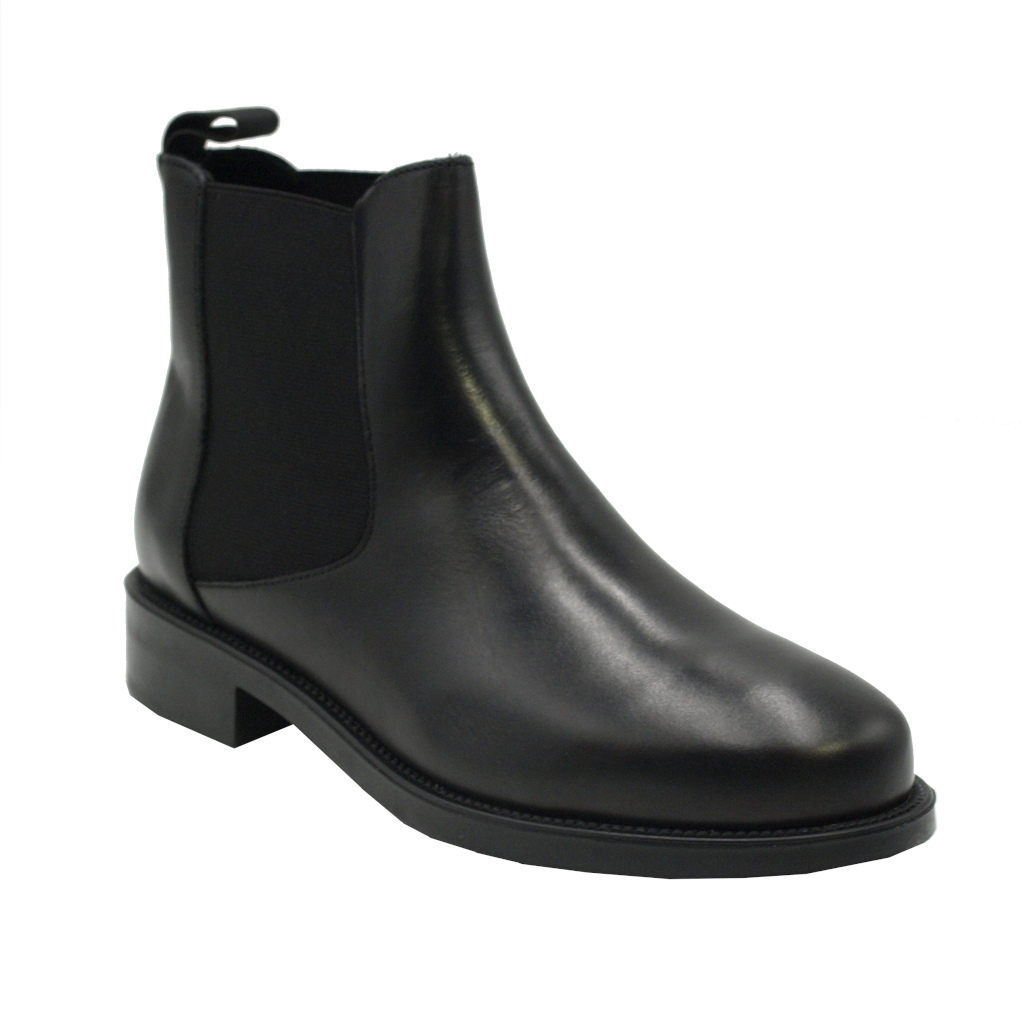 Frau  Shoes black leather heel 2 cm