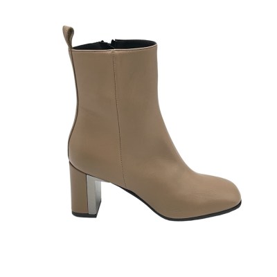 Angela Calzature stivaletti in pelle colore beige tacco medio 4-7 cm   eleganza e grinta     