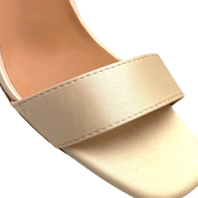GMV sandalo per donna  in raso champagne   con laccetto a caviglia tacco gioiello